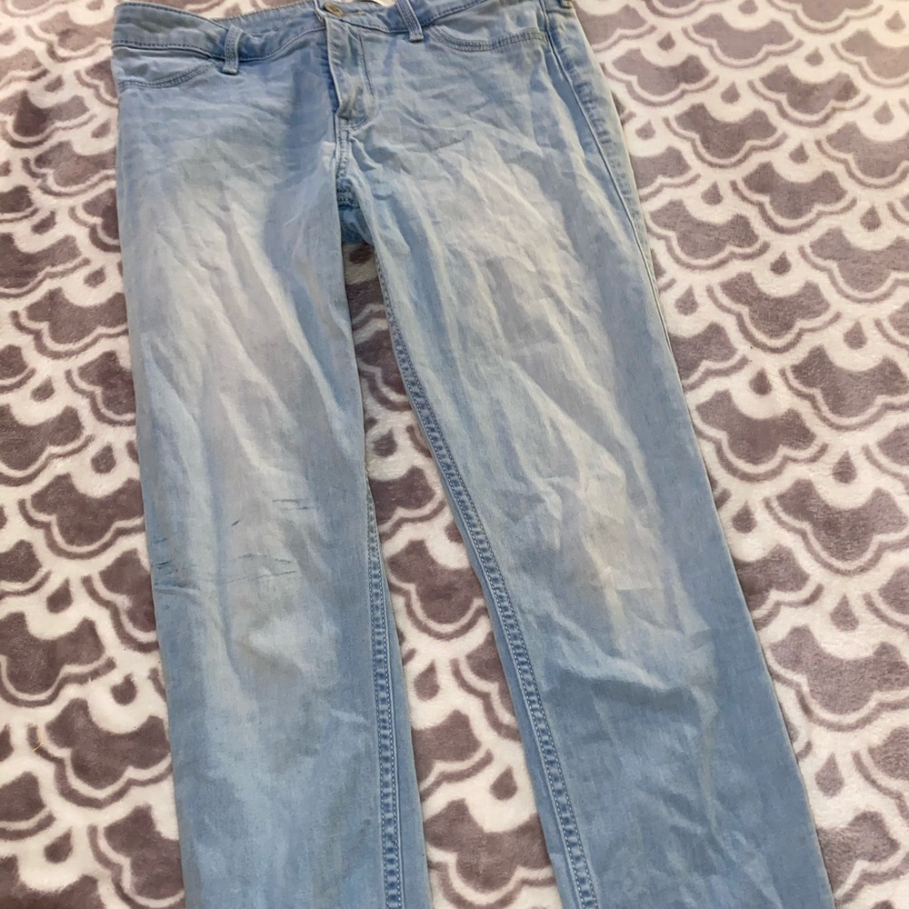 Hollister light washed jeans🛍